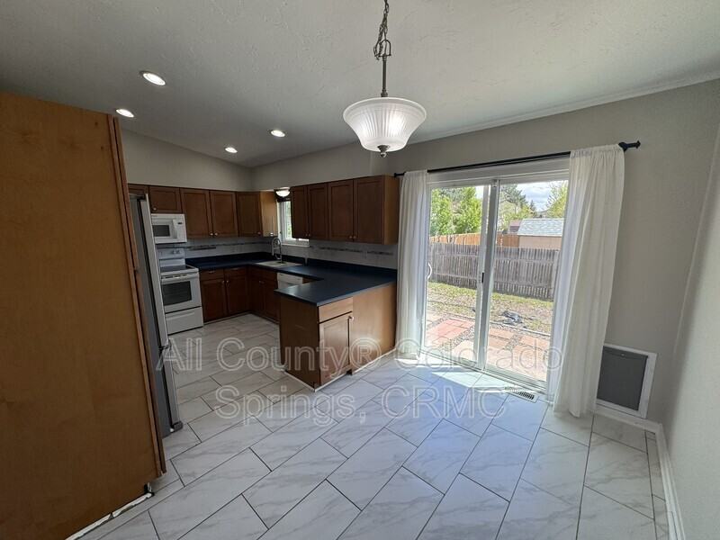 5185 Nolte Dr N - Photo 4 of 33