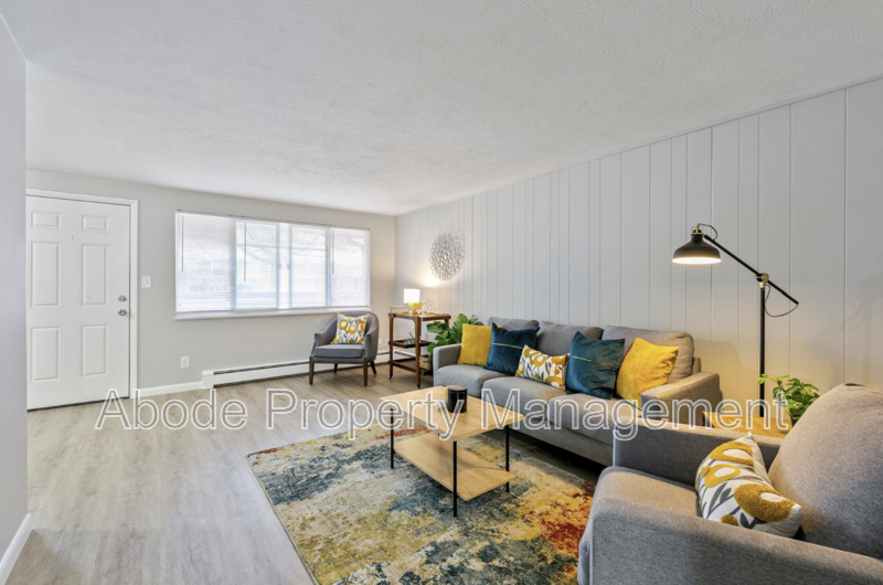 434 W 10th St - Photo 3 of 9