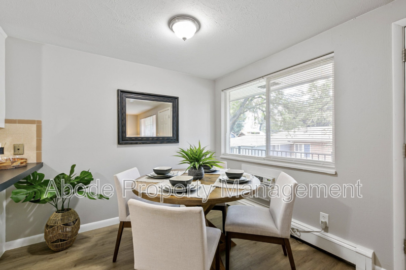 434 W 10th St - Photo 5 of 9