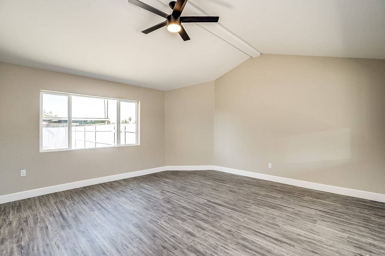 215 S Doran - Photo 4 of 16