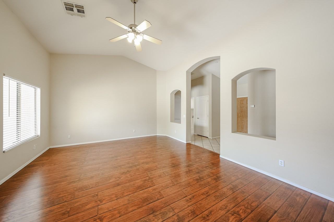 1623 E Wildhorse Pl - Photo 7 of 38