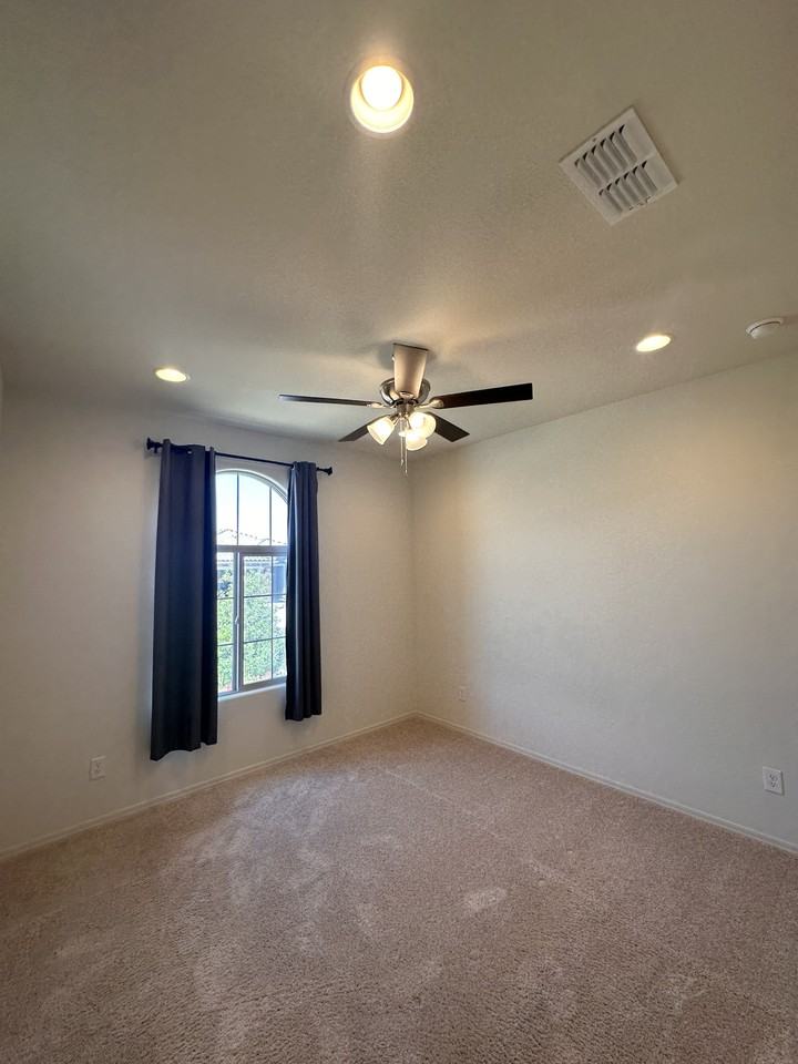 18675 N 268th Ave - Photo 5 of 29