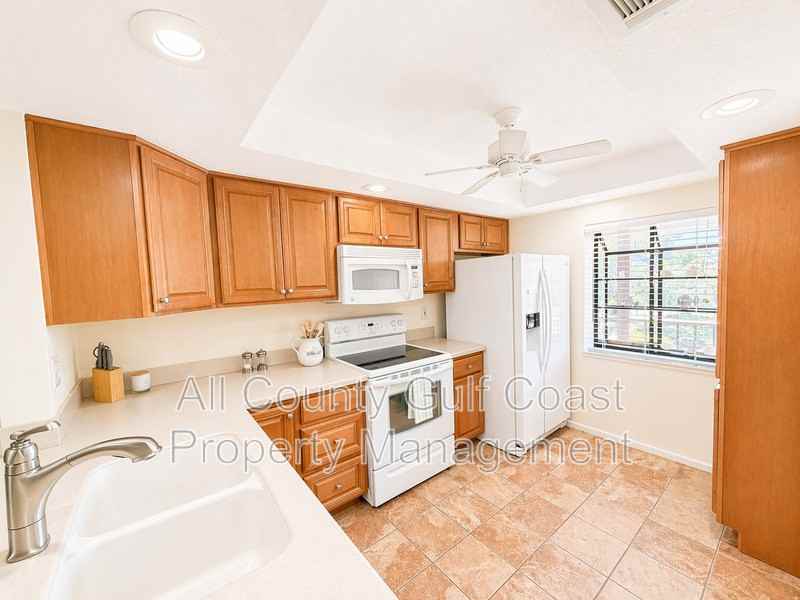 275 Mission Trl W #H - Photo 5 of 16