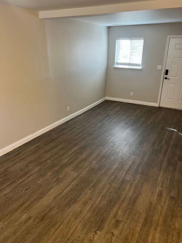 2929 E University St #8 - Photo 3 of 18