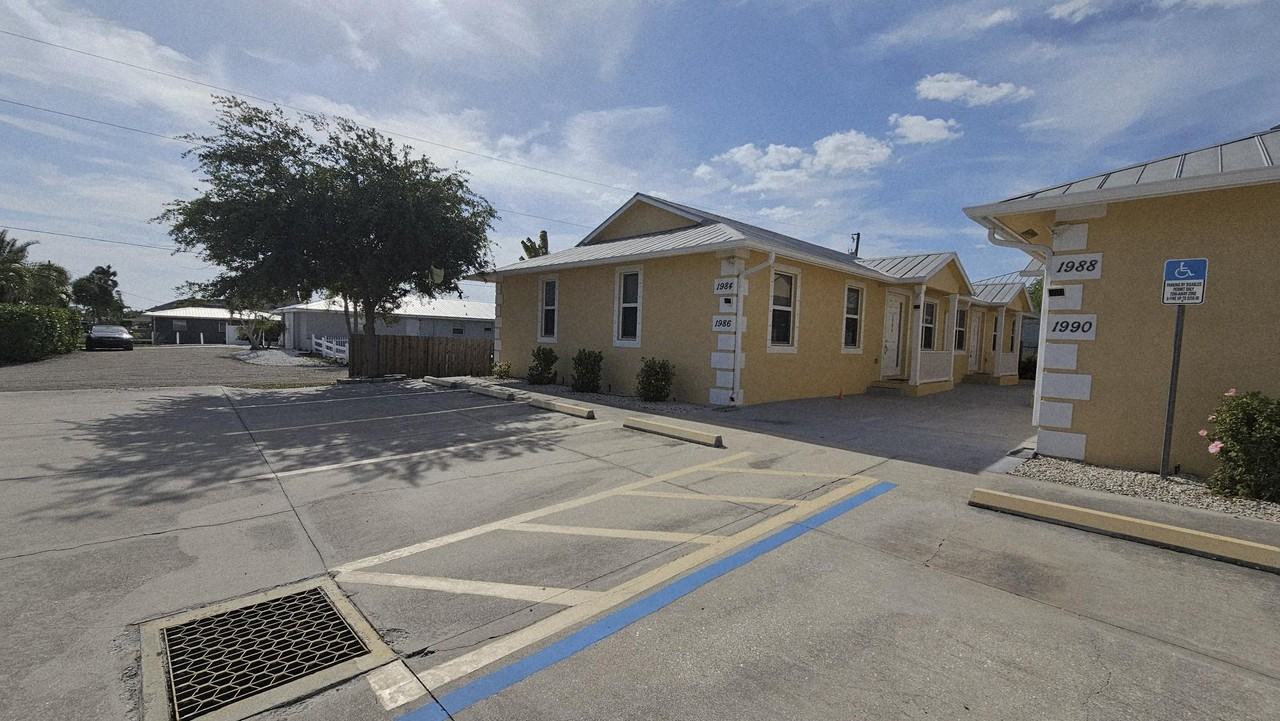 1986 Mississippi Ave - Photo 3 of 30
