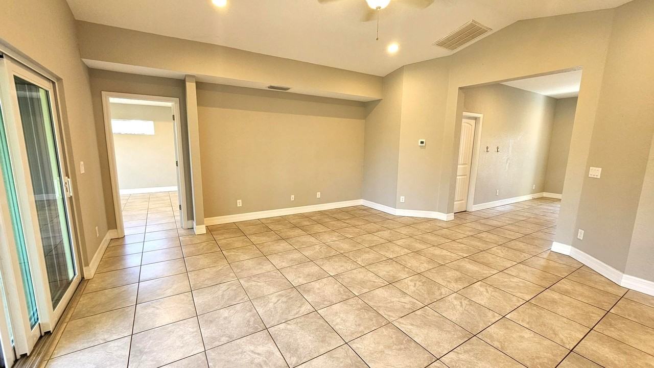 210 Lime Tree Park - Photo 3 of 30