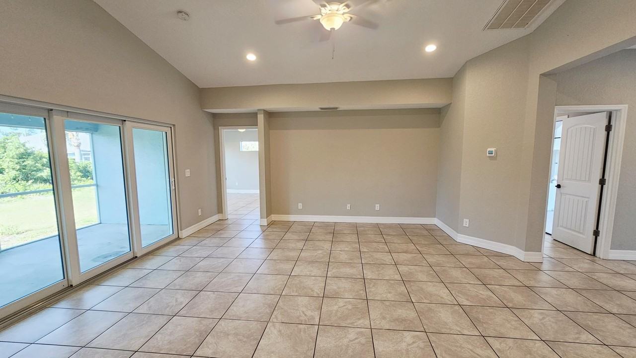 210 Lime Tree Park - Photo 4 of 30