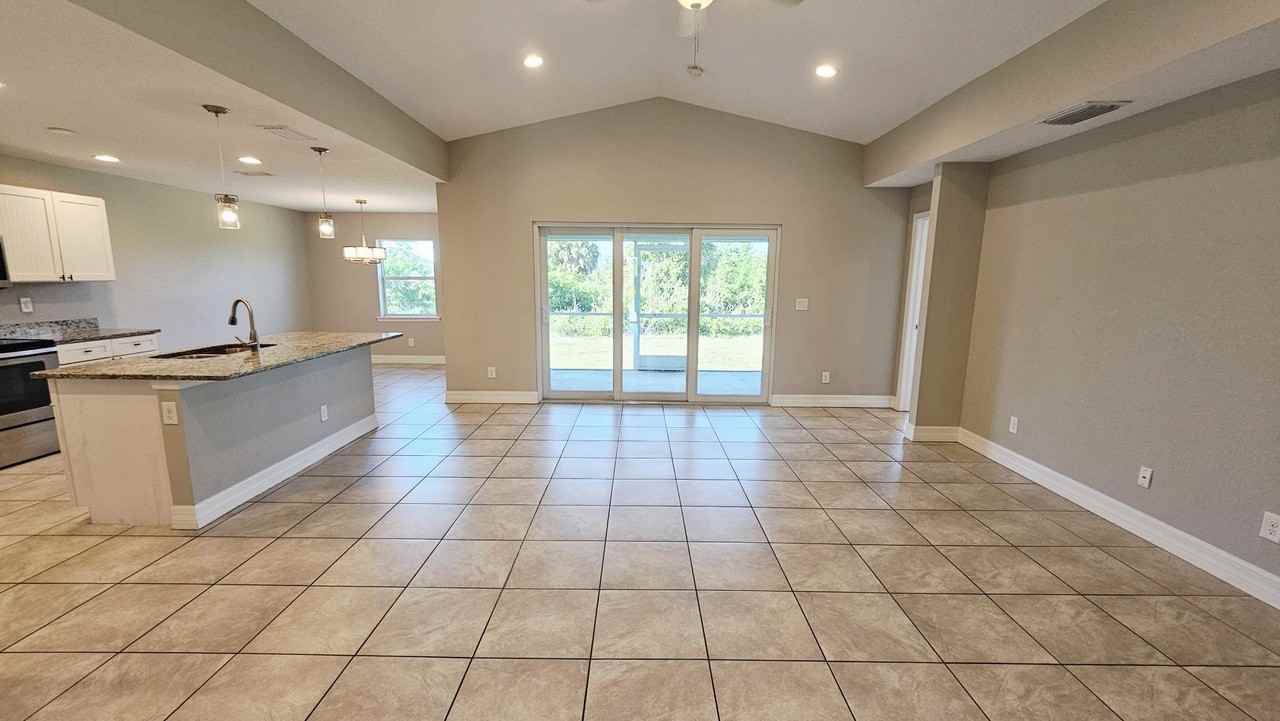 210 Lime Tree Park - Photo 5 of 30