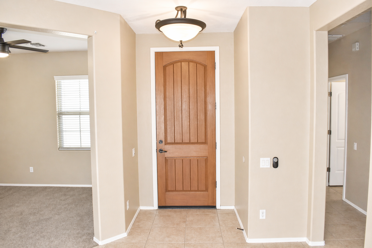 12910 W Junipero Dr - Photo 2 of 22