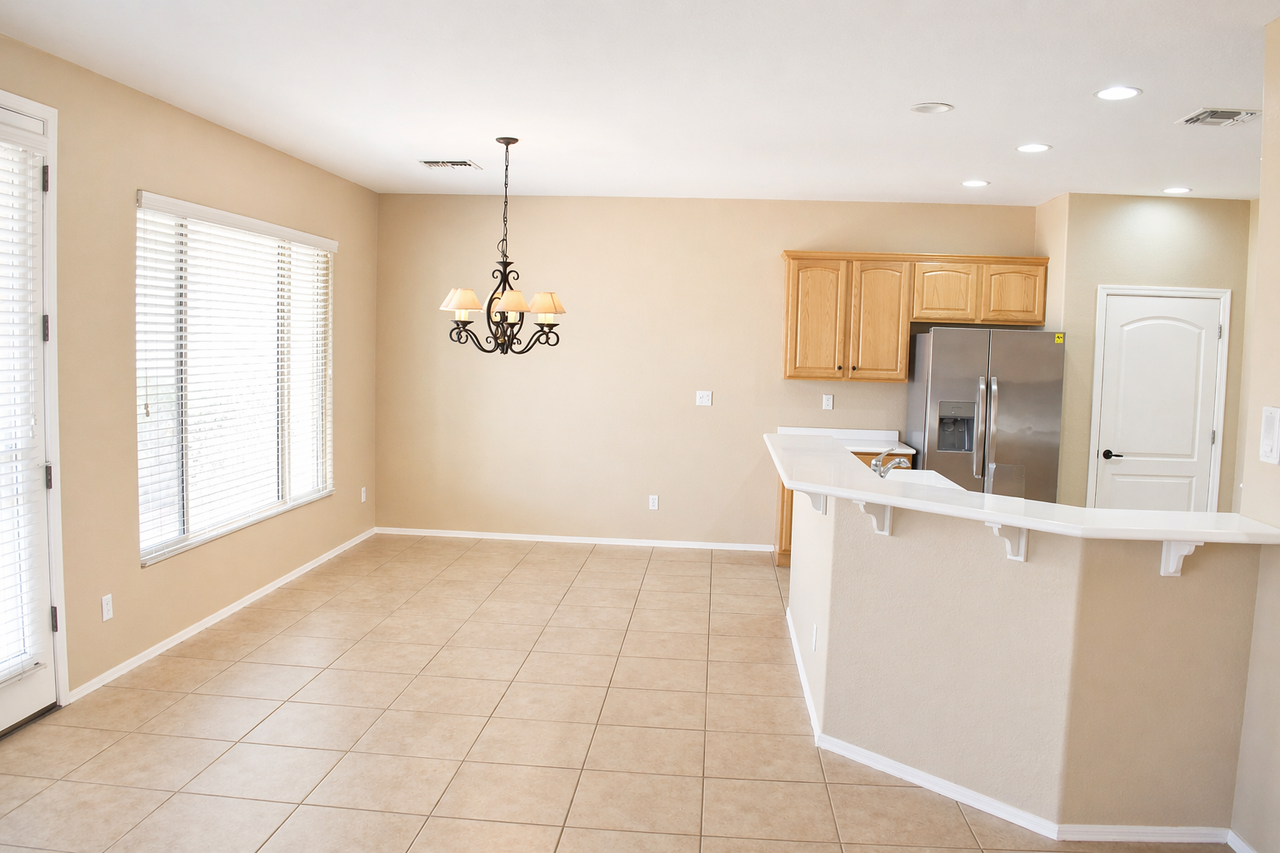 12910 W Junipero Dr - Photo 5 of 22