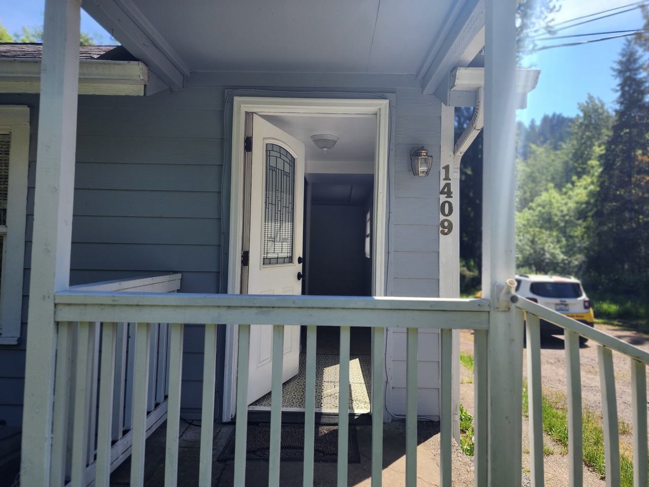 1409 W Railroad Ave #A - Photo 2 of 10