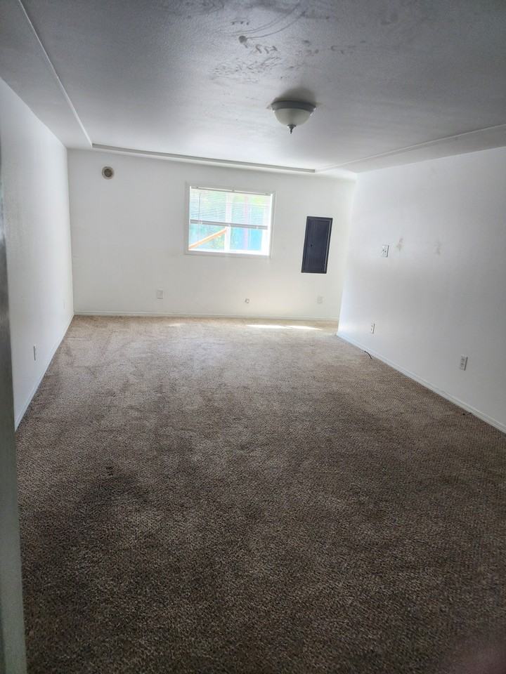 1409 W Railroad Ave #A - Photo 6 of 10