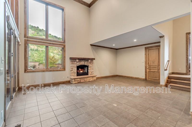 3608 E Crest Mount Cir - Photo 5 of 27