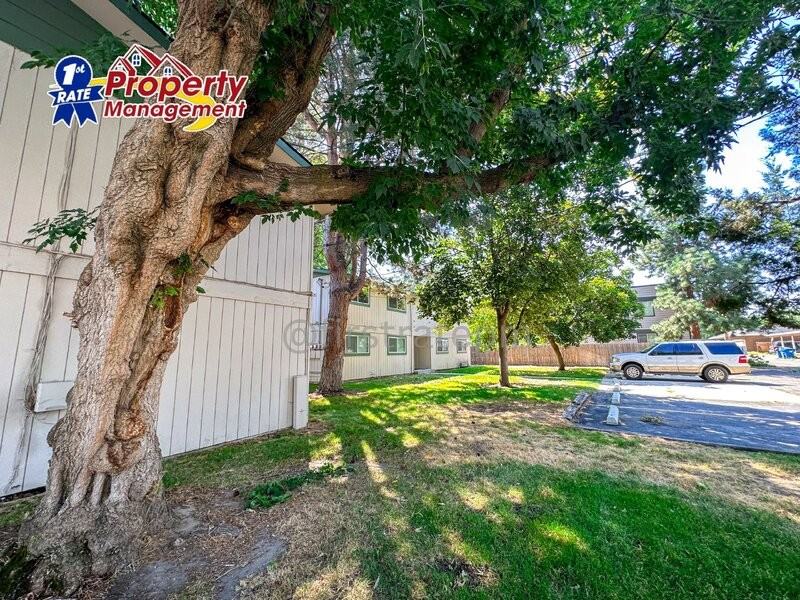 781 W Belmont St - Photo 3 of 28