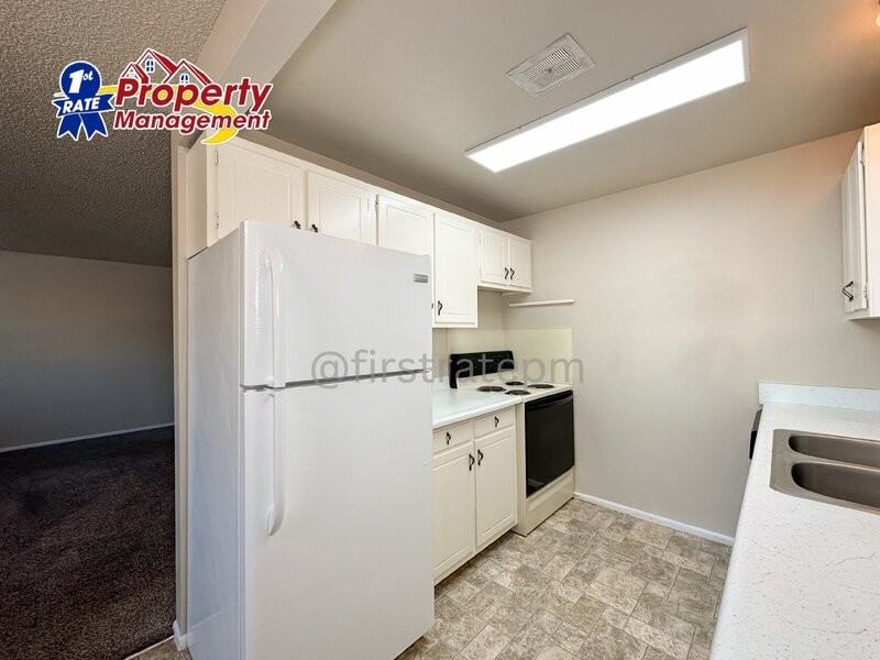 781 W Belmont St - Photo 7 of 28