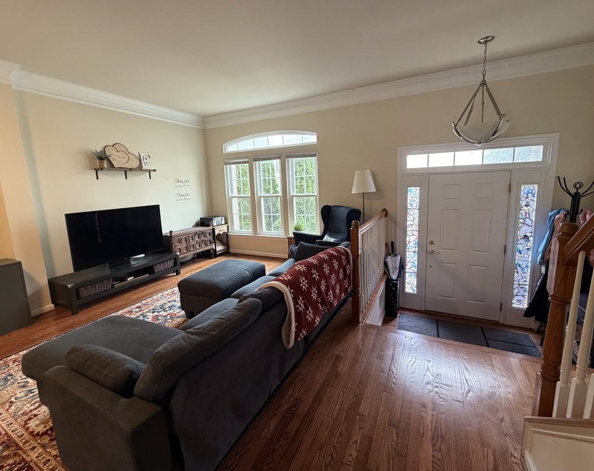 4587 Derring Ln - Photo 3 of 18