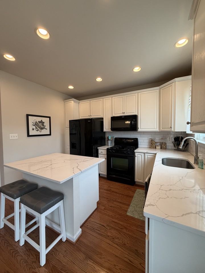 4587 Derring Ln - Photo 5 of 18