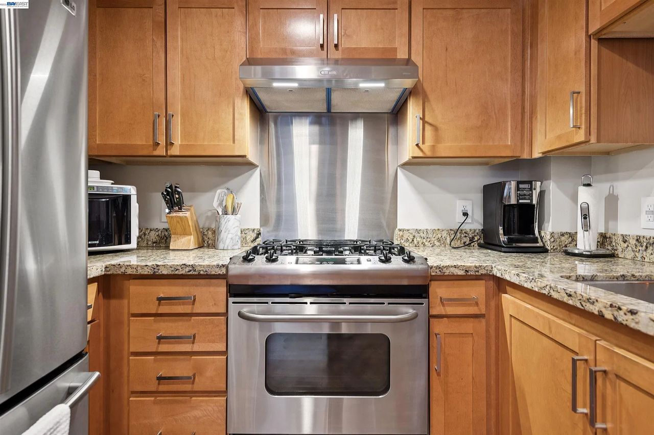 81 Frank Norris St - Photo 4 of 16