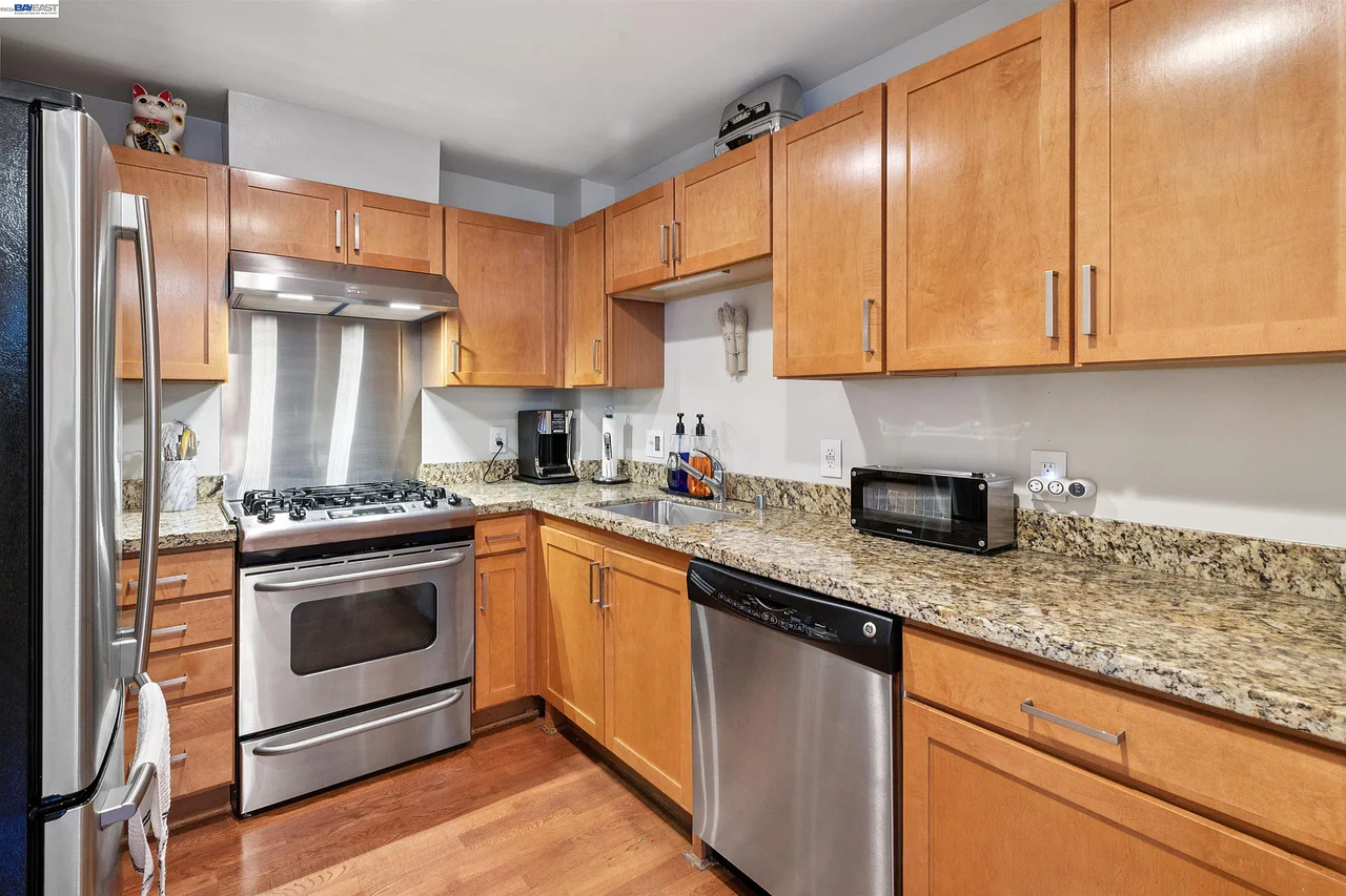 81 Frank Norris St - Photo 5 of 16