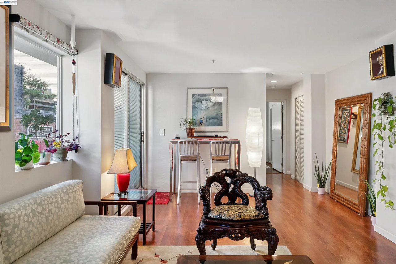 81 Frank Norris St - Photo 7 of 16