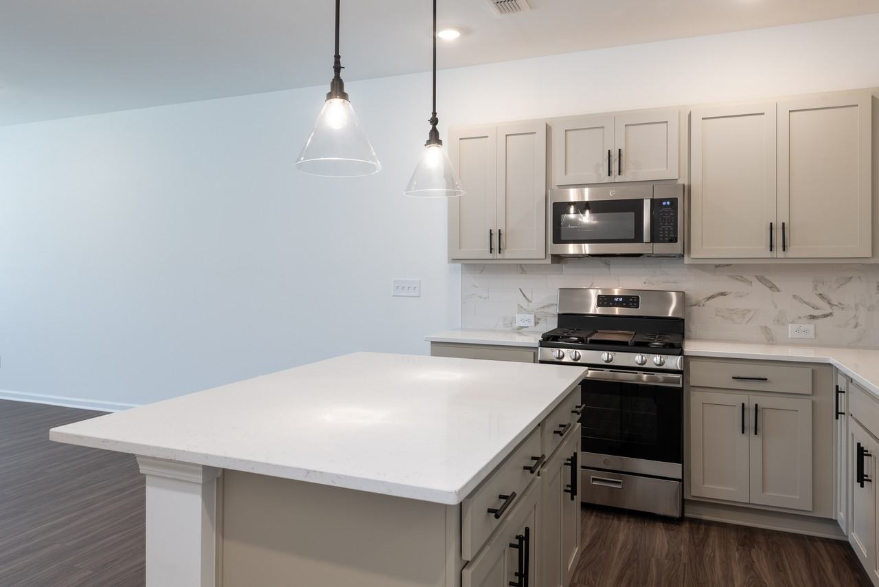 5542 Highland St - Photo 6 of 40