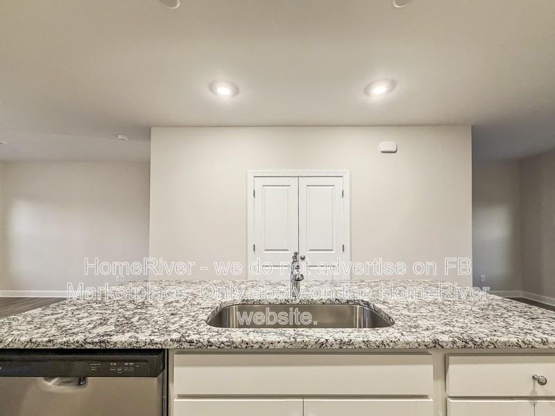 1927 Fishamble St - Photo 7 of 21