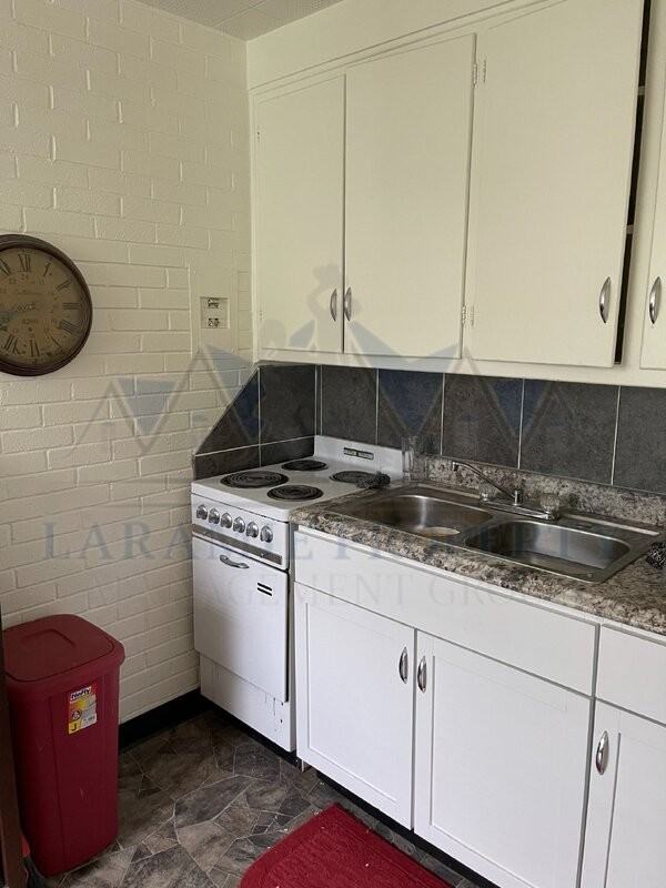 1010 E Grand Ave #4 - Photo 2 of 9