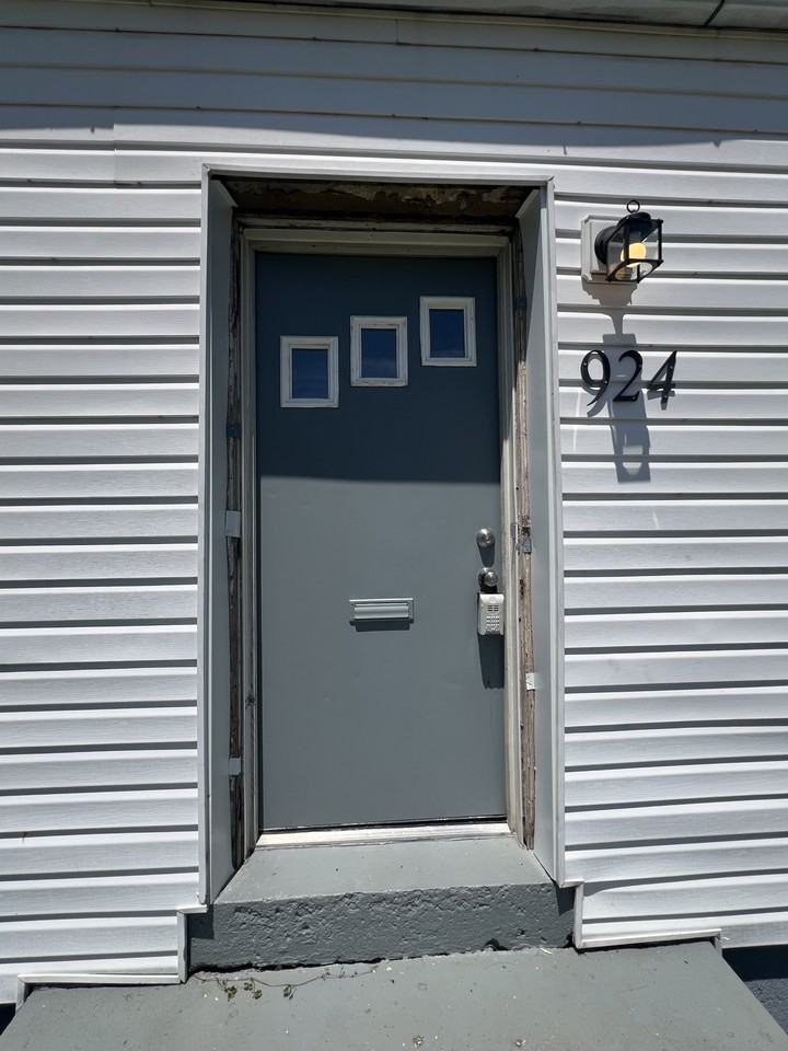 924 E 18th Ave - Photo 3 of 30