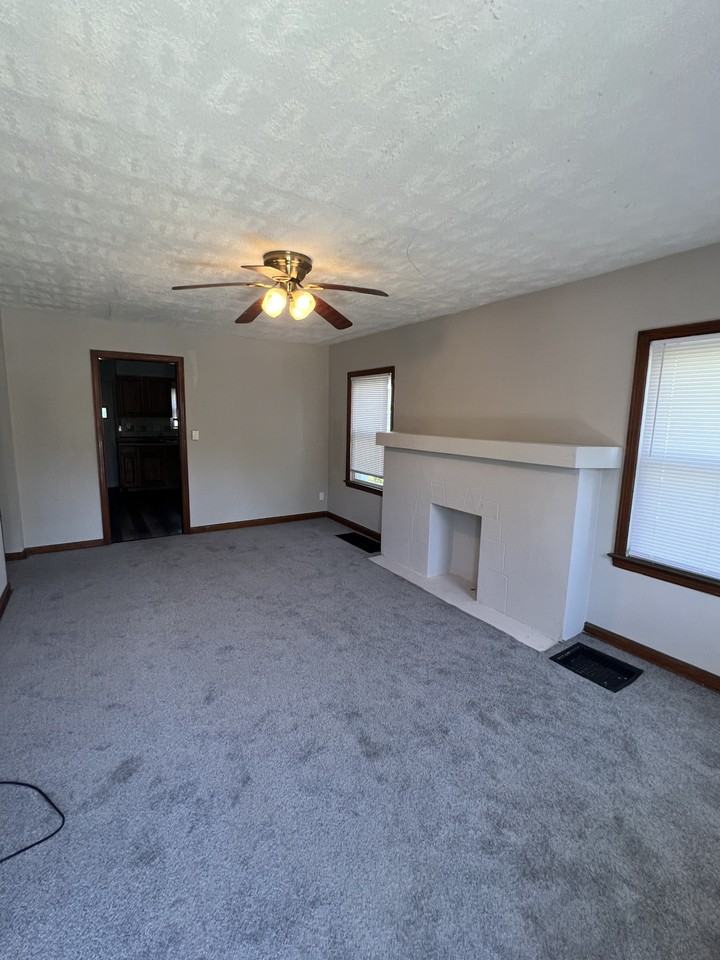 924 E 18th Ave - Photo 4 of 30