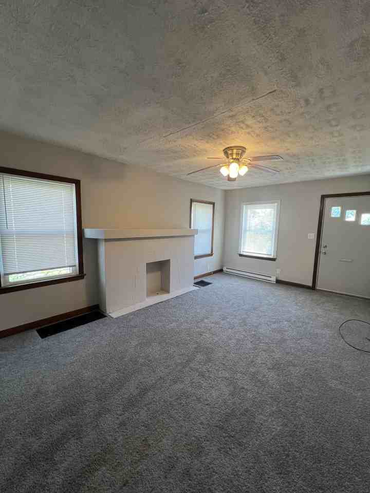 924 E 18th Ave - Photo 5 of 30