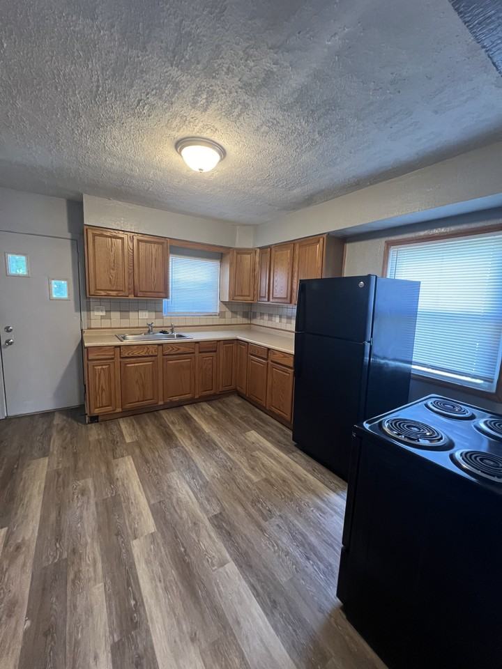 924 E 18th Ave - Photo 6 of 30