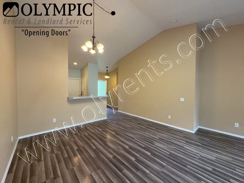 6242 201st Ave Sw - Photo 3 of 20