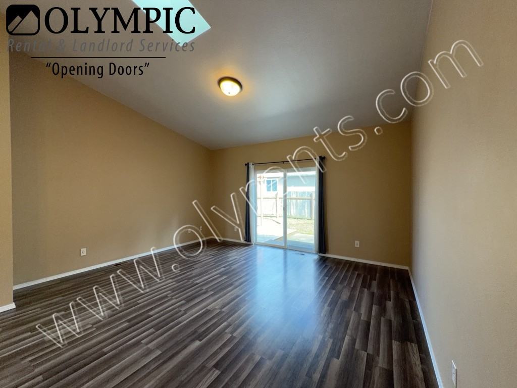 6242 201st Ave Sw - Photo 4 of 20