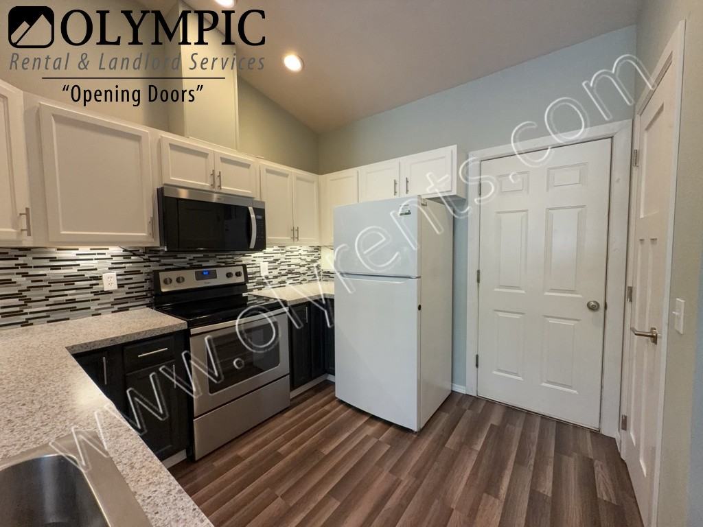 6242 201st Ave Sw - Photo 7 of 20