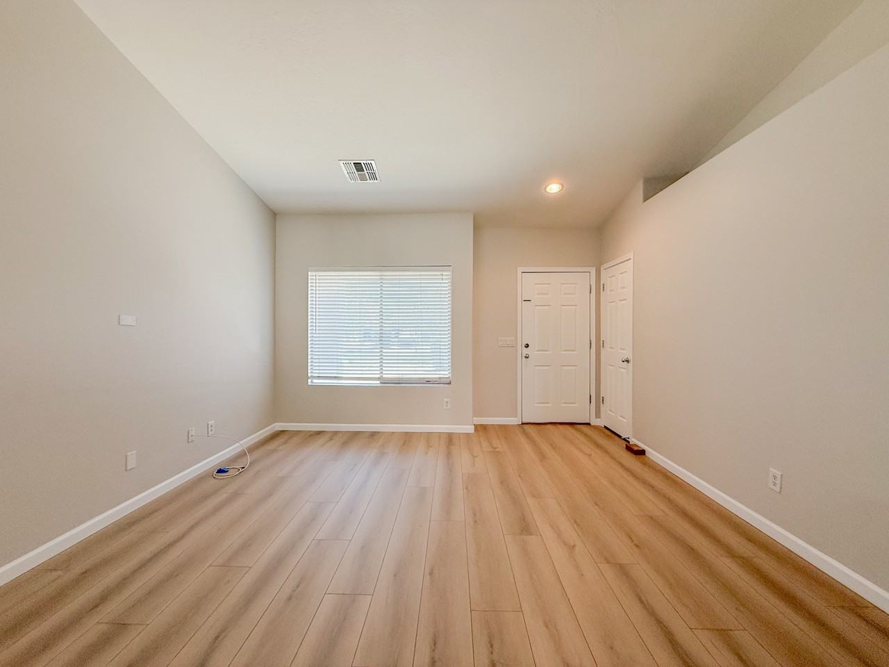 11322 W Buchanan St - Photo 5 of 28