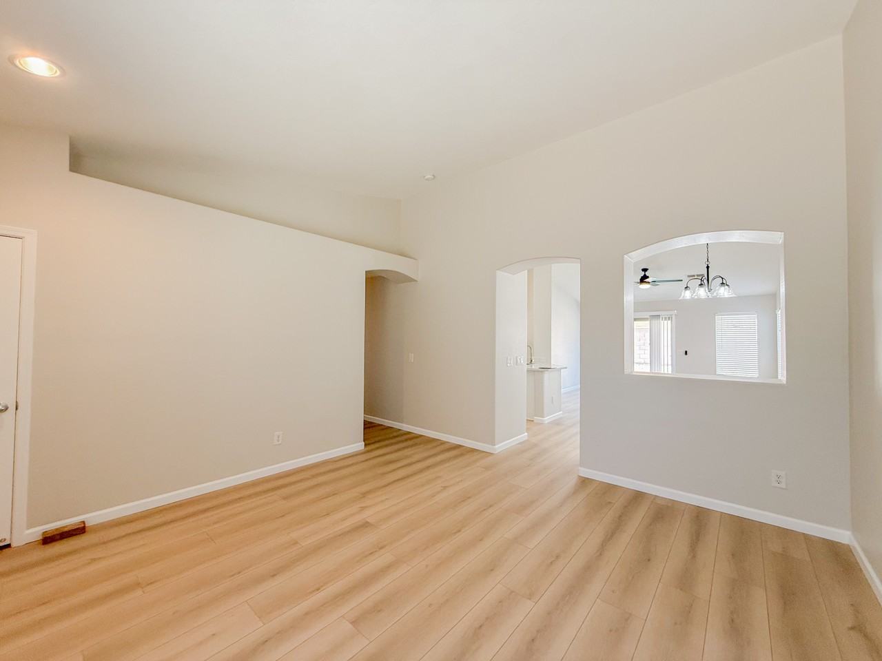 11322 W Buchanan St - Photo 6 of 28