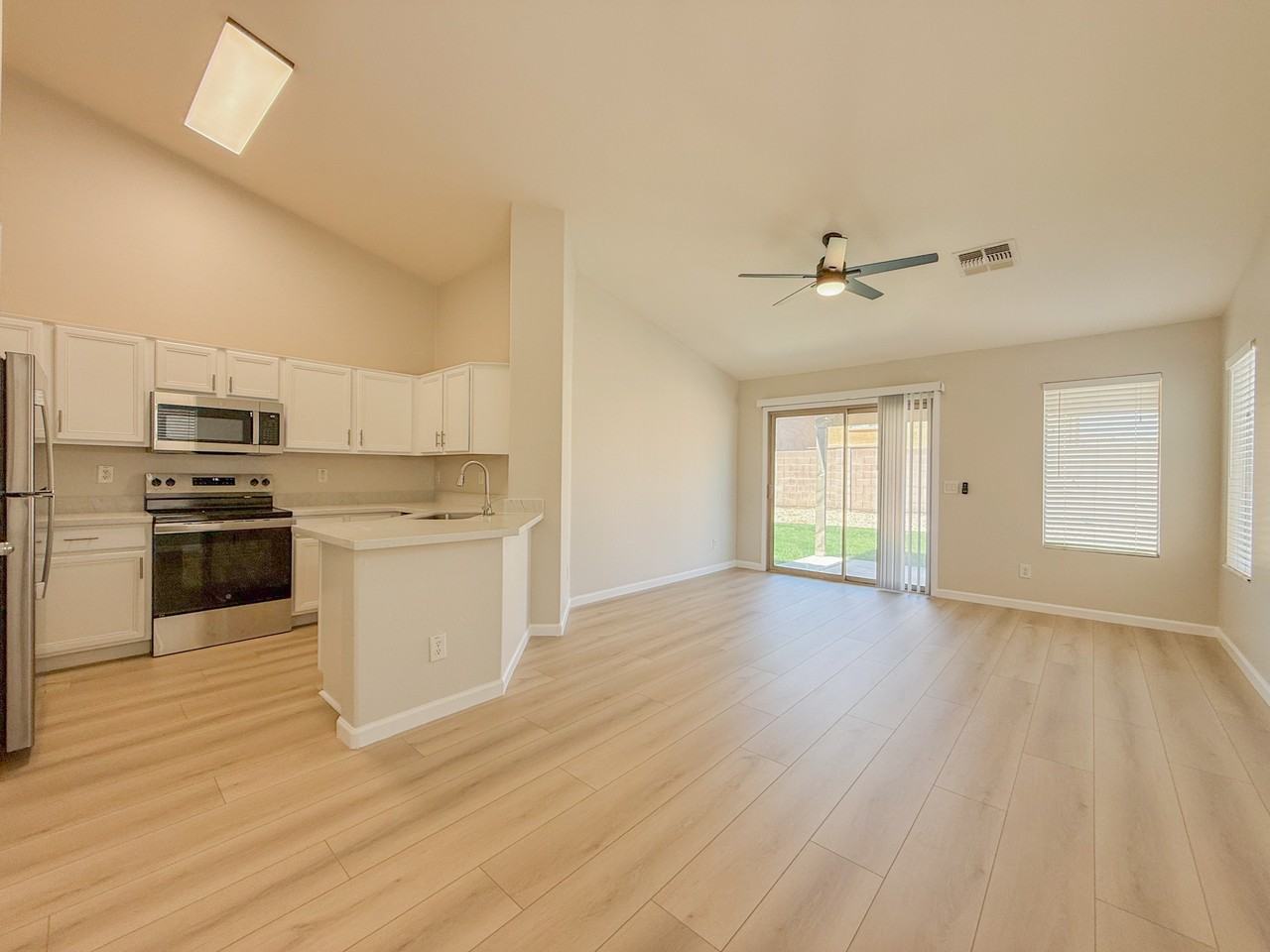 11322 W Buchanan St - Photo 7 of 28