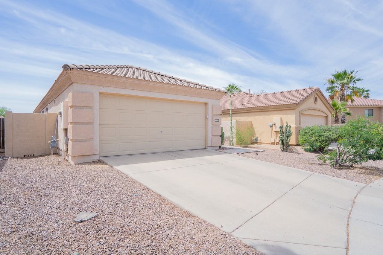 5039 E Lucia Dr - Photo 3 of 33