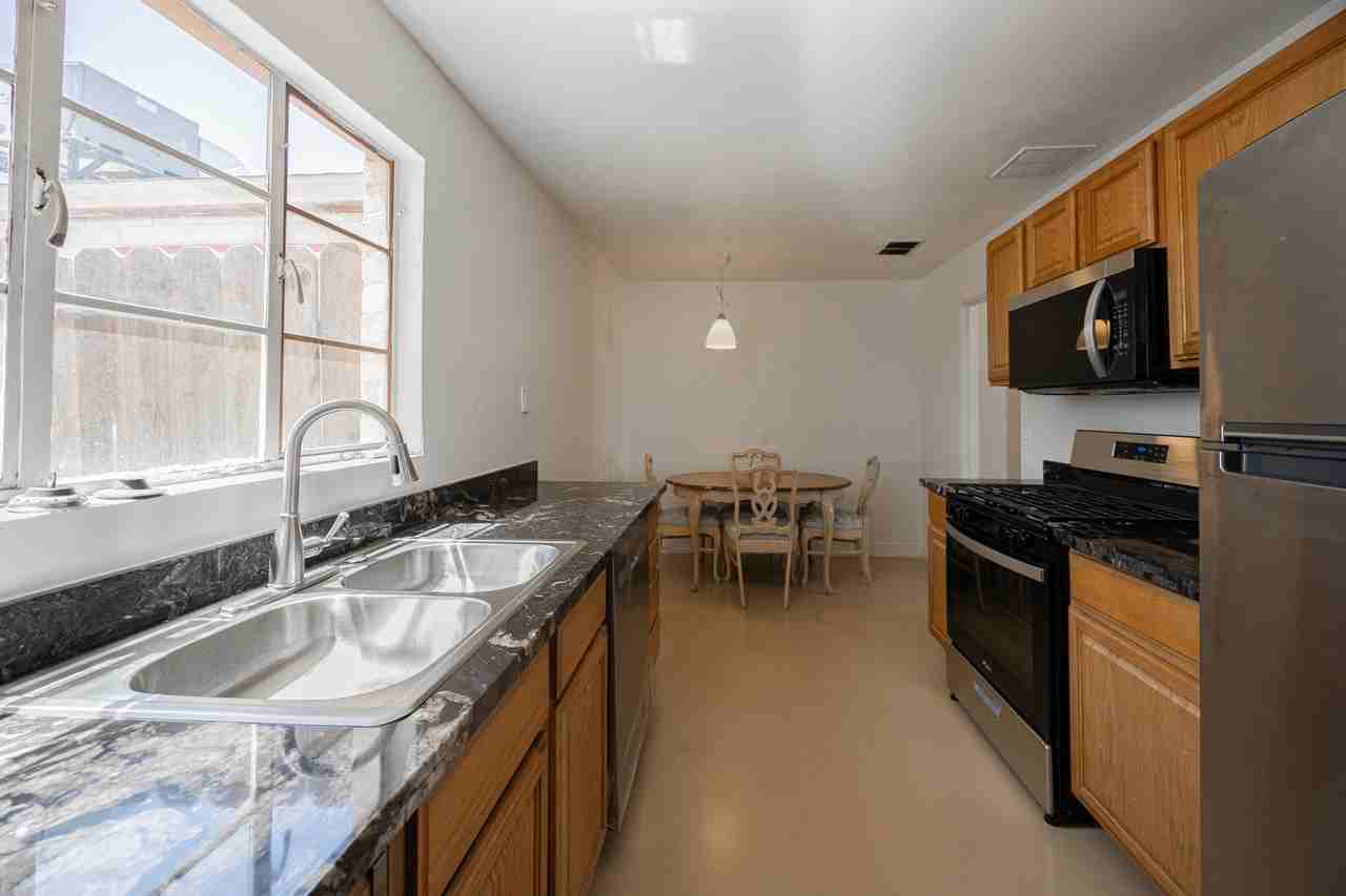 2449 E Fairmount Ave - Photo 2 of 4