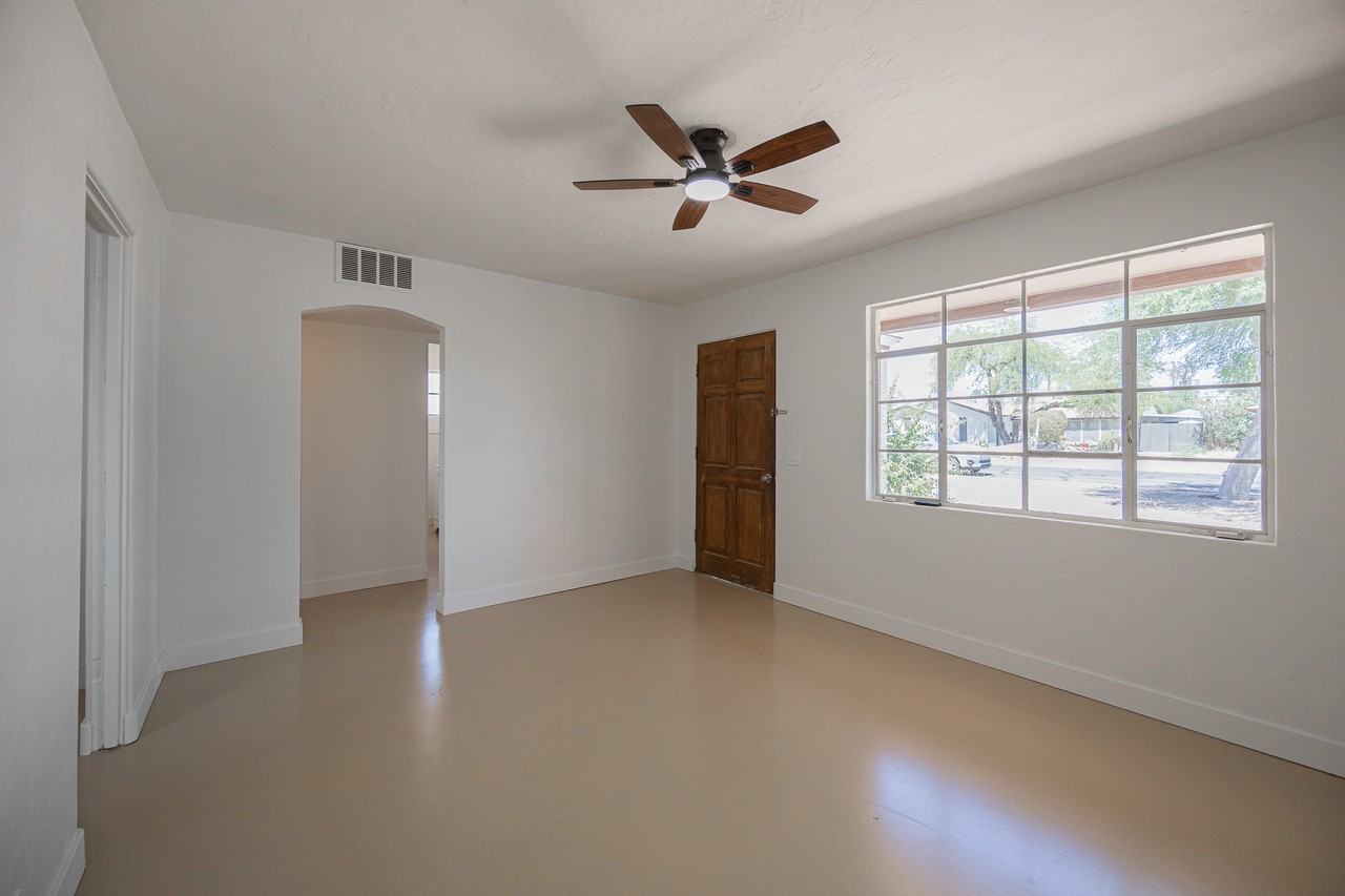 2449 E Fairmount Ave - Photo 4 of 4