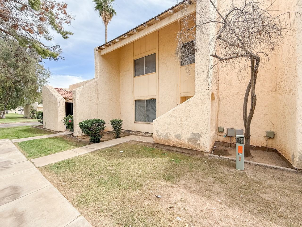 4440 W Solano Dr N - Photo 3 of 38