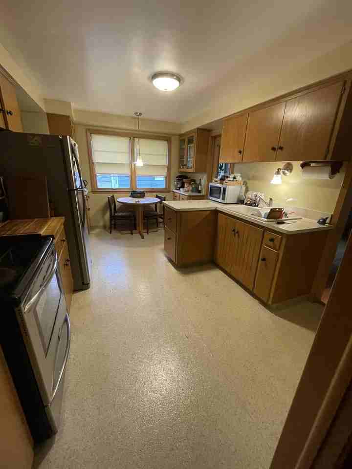 6023 Newton Ave S - Photo 4 of 11