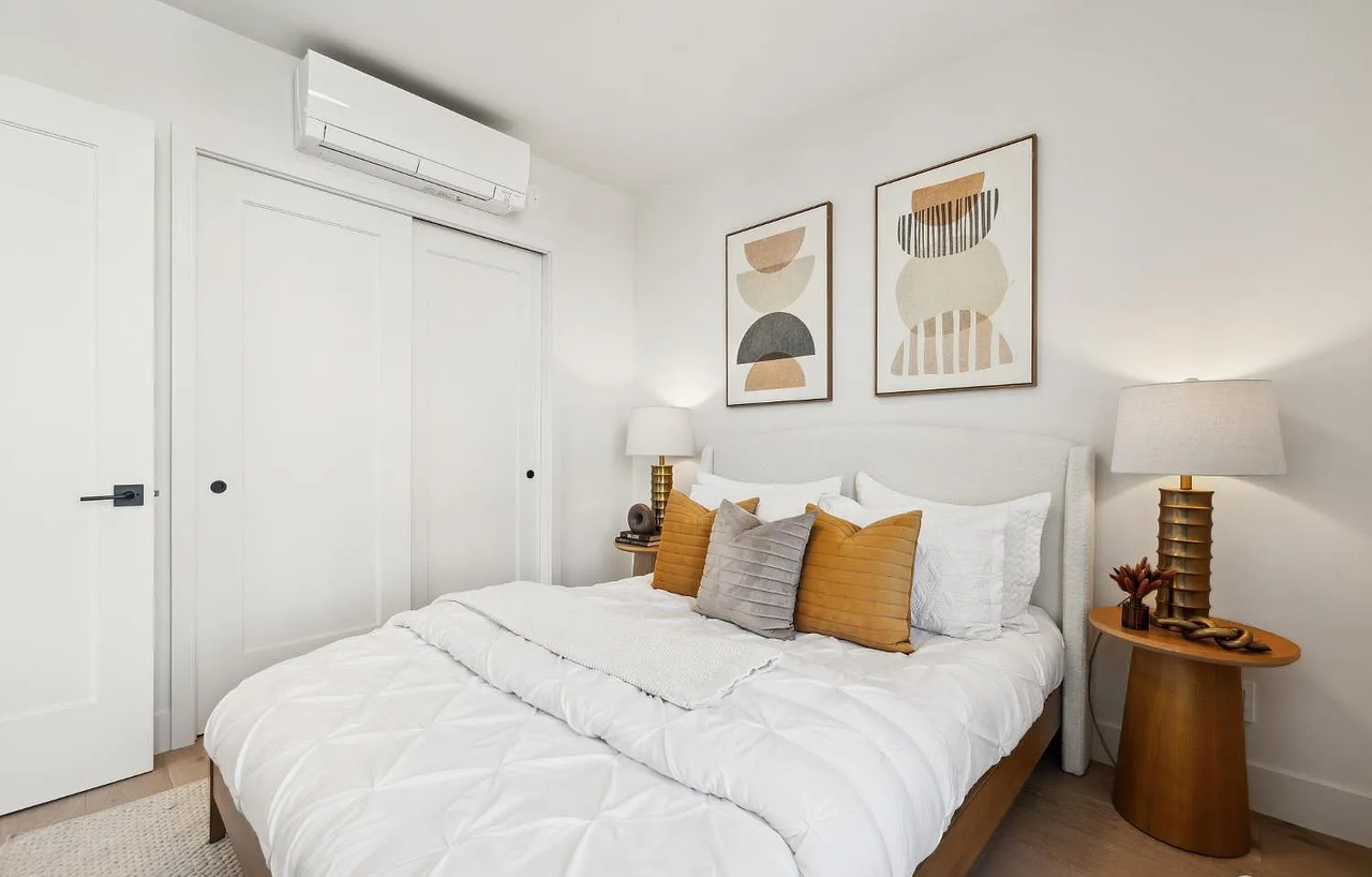 986 S Van Ness Ave #301 - Photo 3 of 5