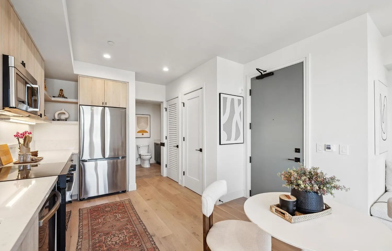 986 S Van Ness Ave #301 - Photo 4 of 5