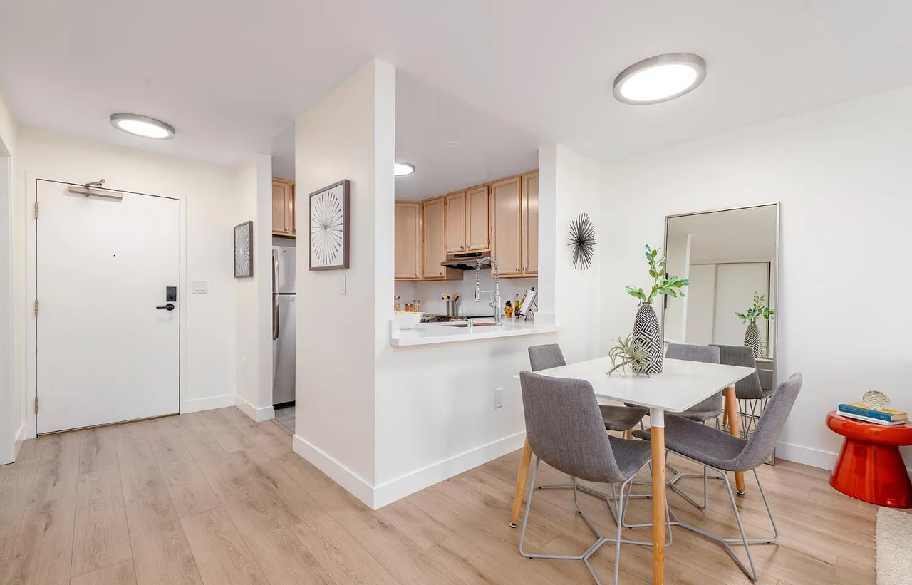 2225 23rd St #309 - Photo 3 of 28