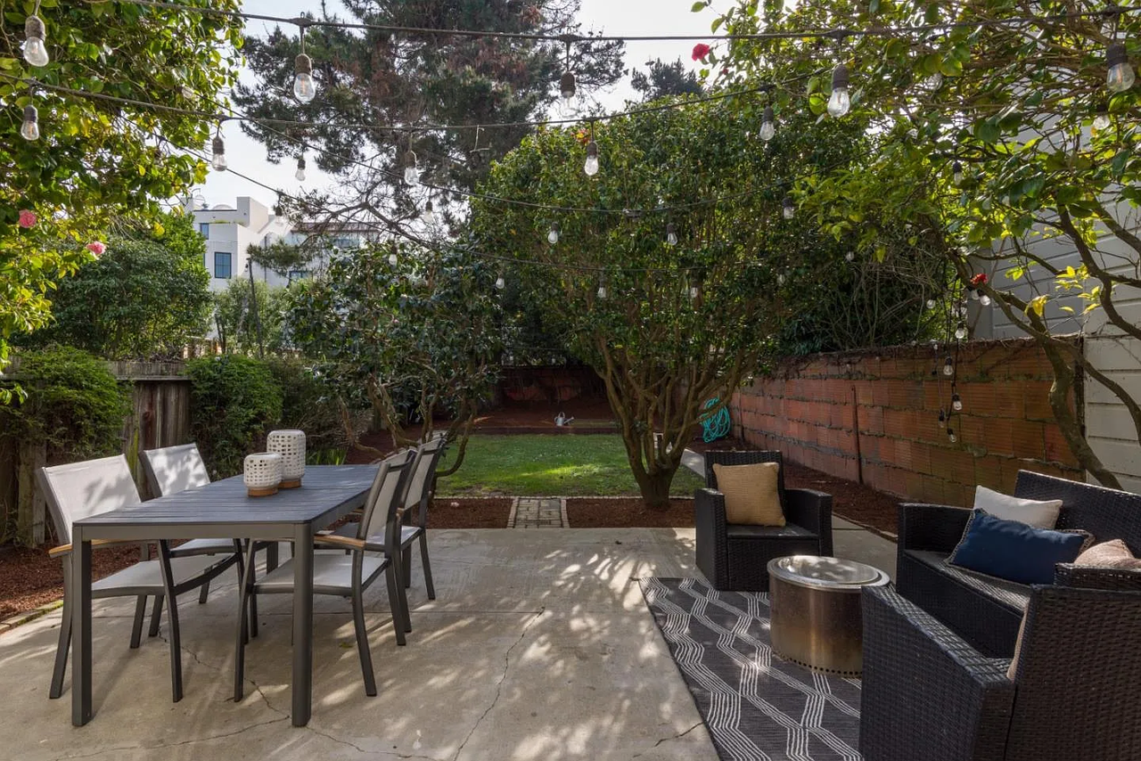 2367 Bay St #A - Photo 4 of 17