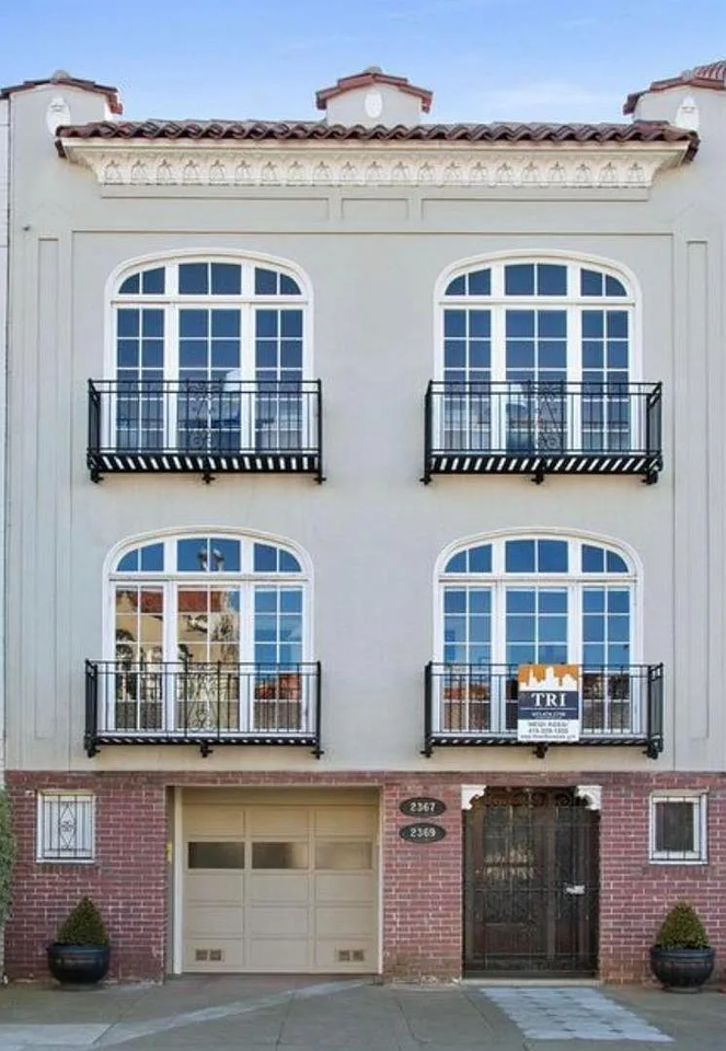 2367 Bay St #A - Photo 5 of 17