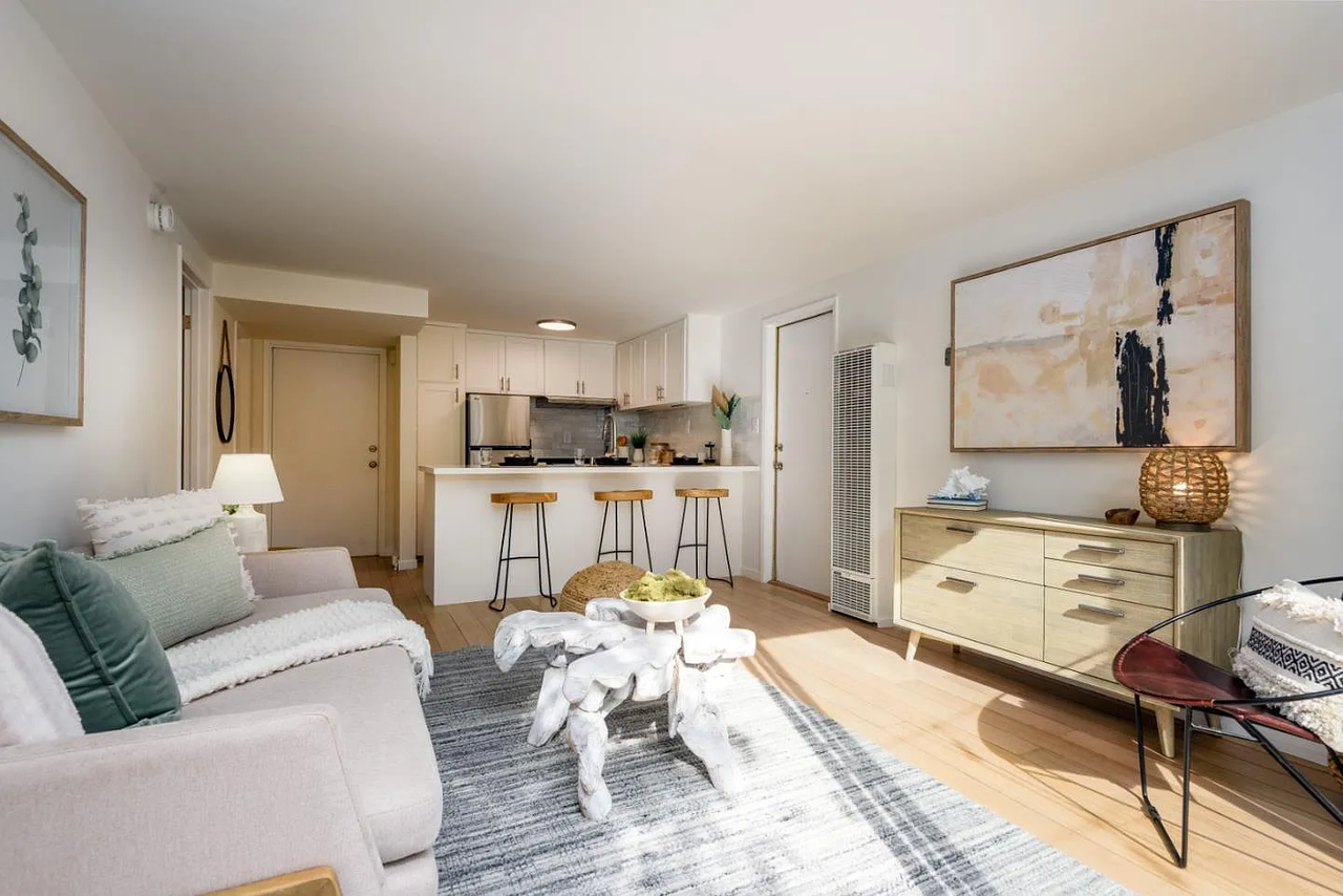 2367 Bay St #A - Photo 6 of 17