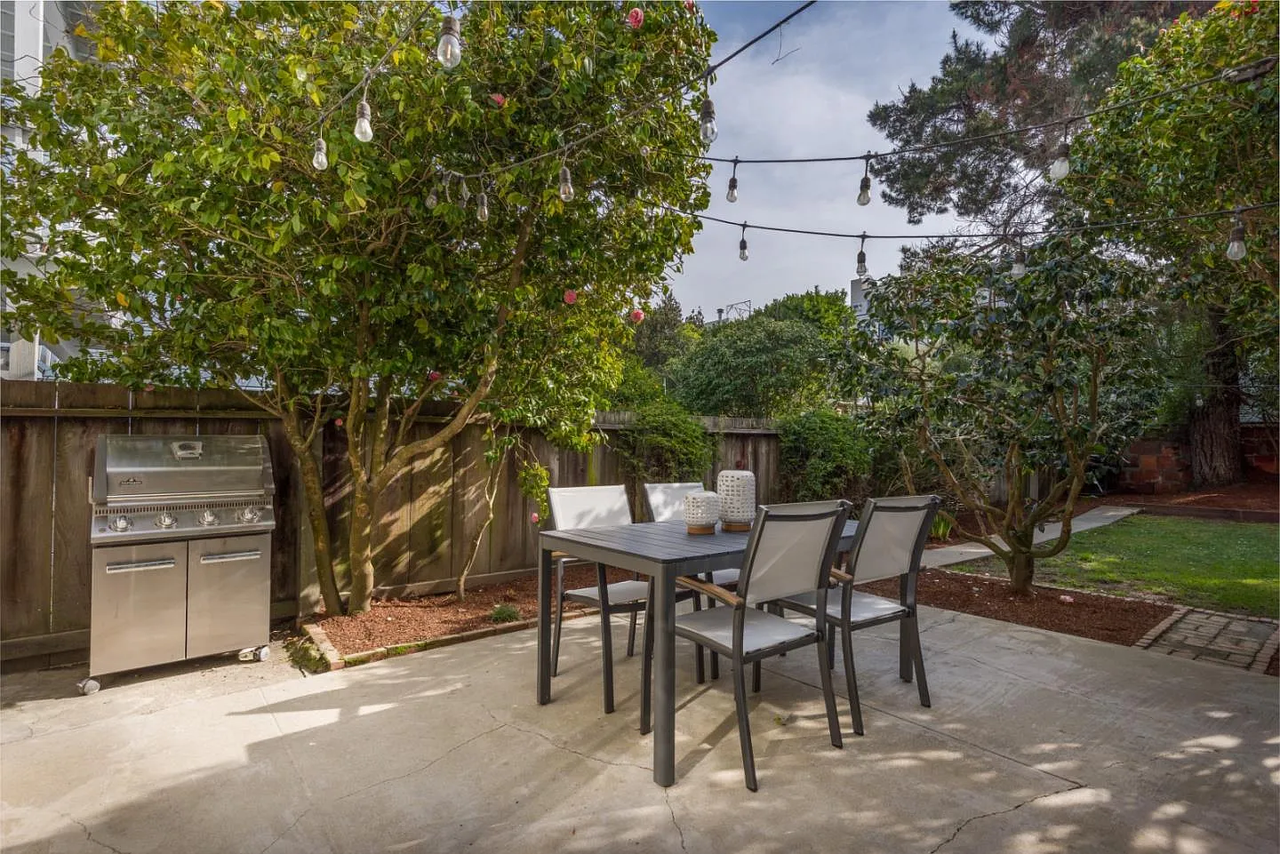 2367 Bay St #A - Photo 7 of 17