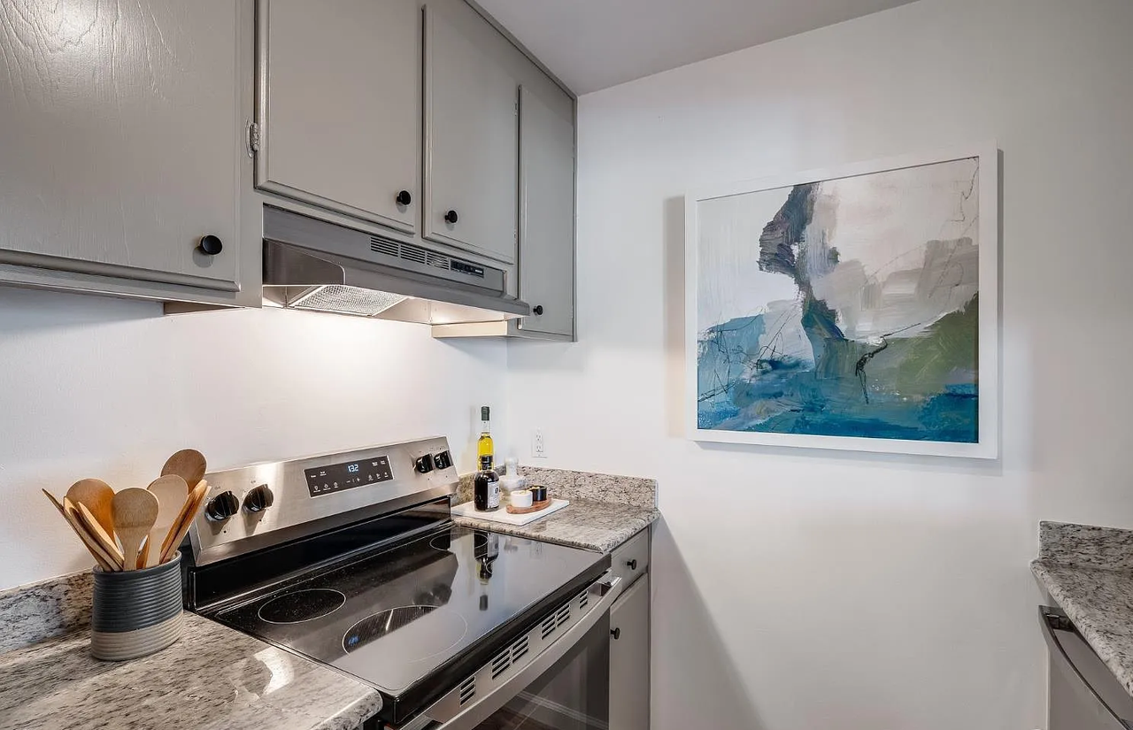 3044 Franklin St #102 - Photo 3 of 28